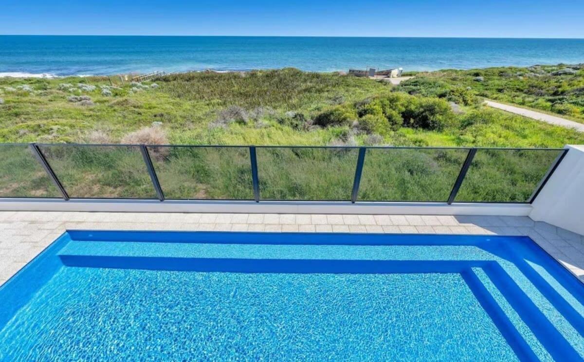 הוילה מנדורה Beachfront Bliss - Private Pool And Beach Access מראה חיצוני תמונה